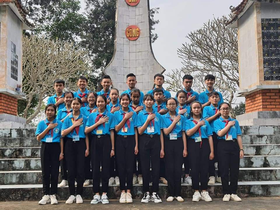 Hoạt động uống nước nhớ nguồn của liên đội trường thcs Nghĩa Thuận